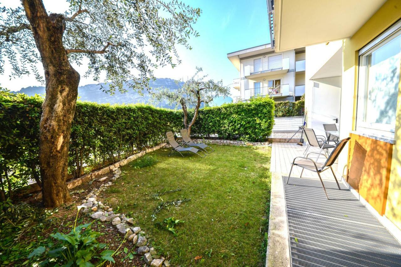 Lake & Pool Apartamento Torbole Sul Garda Exterior foto